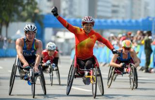 NYC Shows Stranded Wheelchair Racer Its Big Apple Heart