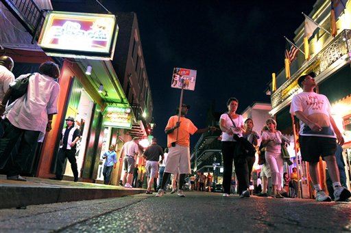 NOLA Cops: 1 Killed, 9 Hurt in Bourbon Street Shootings