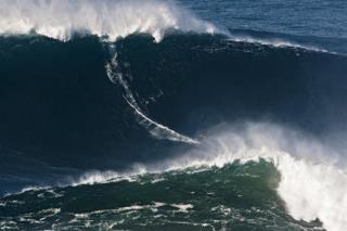 World's Tallest Wave Sets 'Remarkable' Record at 62 Feet