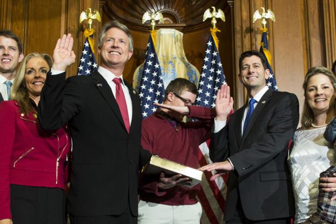 Paul Ryan Confused by Dab During Photo Op