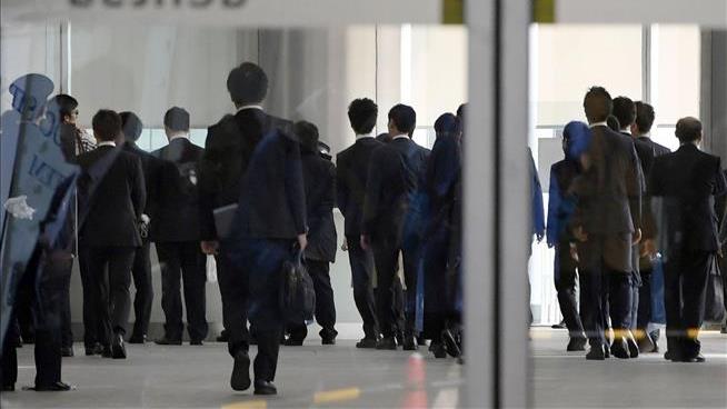 Japan Asks Worn-Out Workers to Take Afternoon to Chill