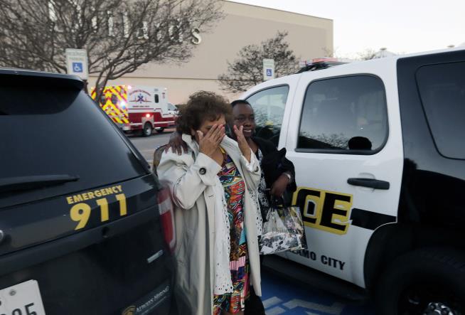 1 Dead, 5 Hurt in Mall Robbery 'Gone Really, Really Bad'