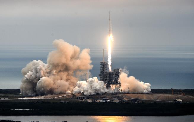 SpaceX Aborts Rendezvous With ISS Over a GPS Snag