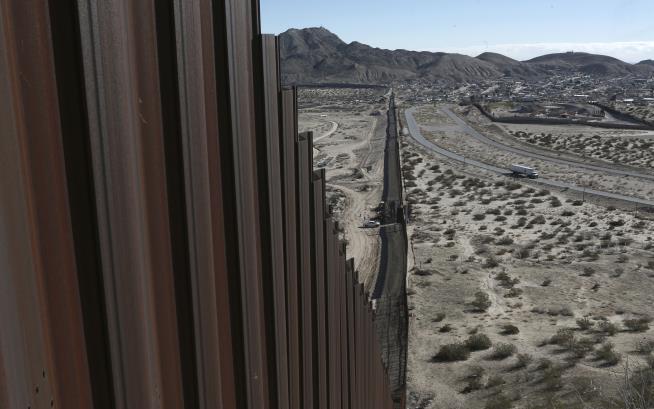 DHS Confirms: Parents, Kids May Be Separated at Border