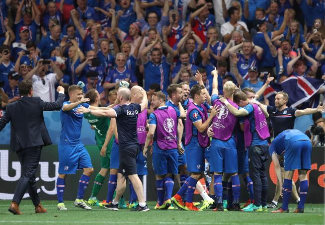 Icelandic Couples Really Celebrated Surprise Soccer Win 9 Months Ago