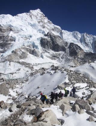 American Dies in His 2nd Attempt to Scale Everest