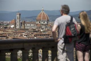 To Ward Off Rude Tourists, Florence Grabs a Hose