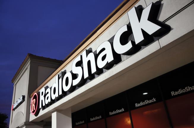 RadioShack's 'Bleak' Ending Is Playing Out Online