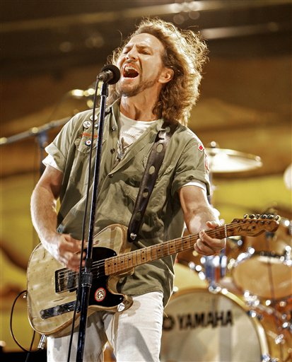 Pearl Jam Mixes Dylan, Politics at Bonnaroo