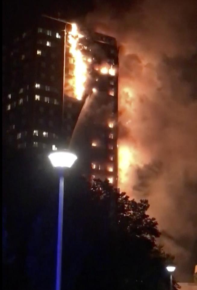 Massive Blaze Engulfs London High-Rise