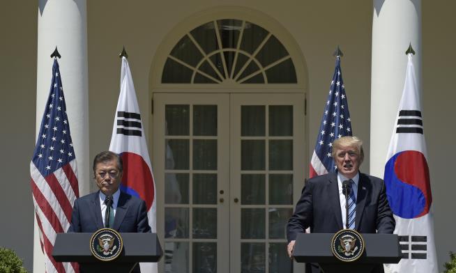 Trump's Appearance With South Korea Prez Gets 'Unusual'