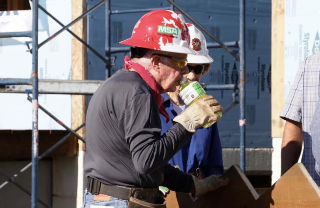 Jimmy Carter Hospitalized While Building Home in Canada