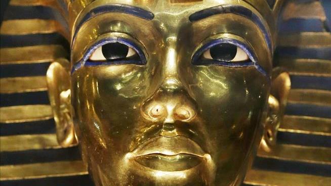 Archaeologists Find Tomb With Possible Ties to King Tut