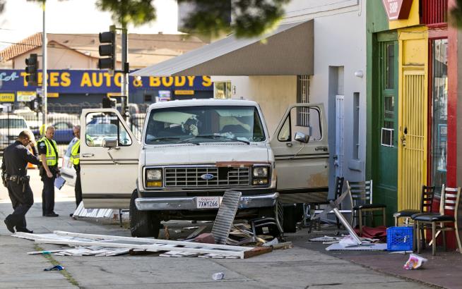 Van Plows Into LA Diners, Injures 9