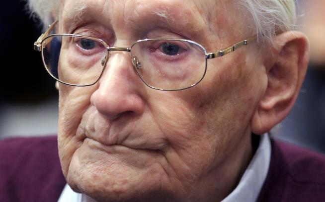 Prosecutors: Ex-Auschwitz Guard, 96, Fit for Prison