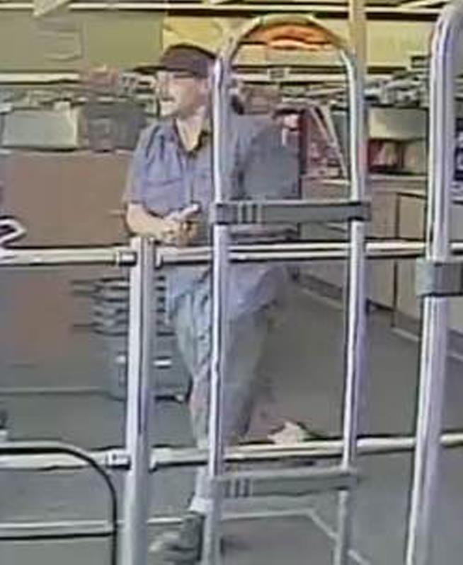 Cops: Call the Fashion Police on 'Jorts-Wearing Bandit'
