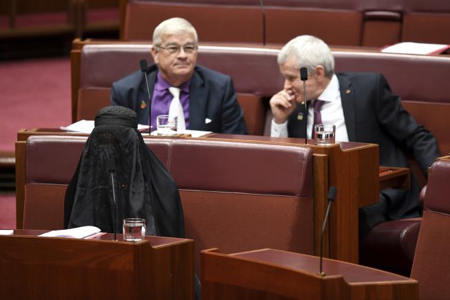Anti-Muslim Aussie Lawmaker Wears Burka in Parliament