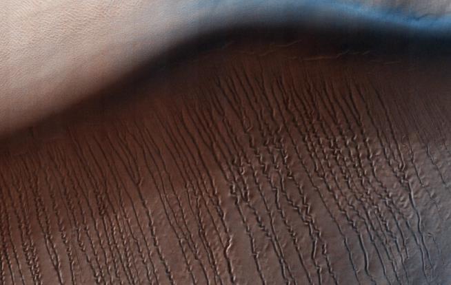 Scientists Explain 'Scratch Marks' on Mars