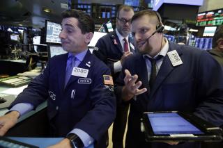 Dow Inches Up to New Record as S&P 500, Nasdaq Edge Down