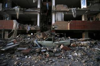 Hundreds Killed as Quake Hits Iraq, Iran