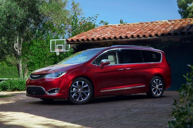 Owners of Chrysler Minivan Say It Suddenly Shuts Off