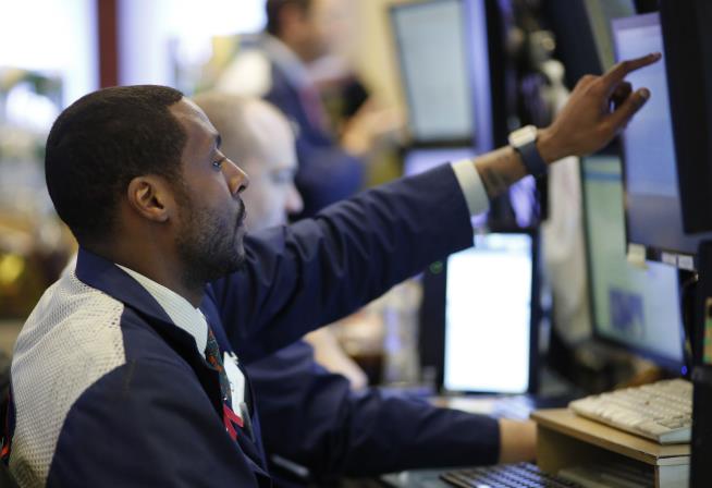 US Indexes Close Mostly Higher