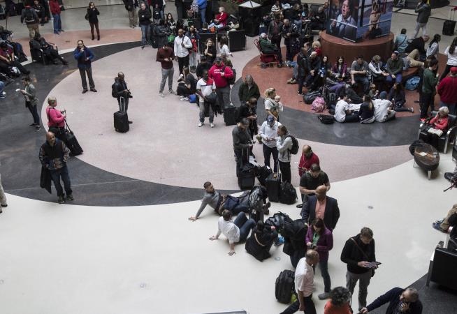 World's Busiest Airport at Standstill After Power Outage
