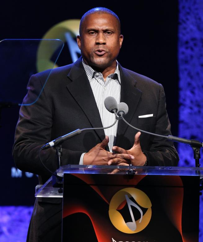 PBS Says Tavis Smiley Needs to Get His 'Story Straight'