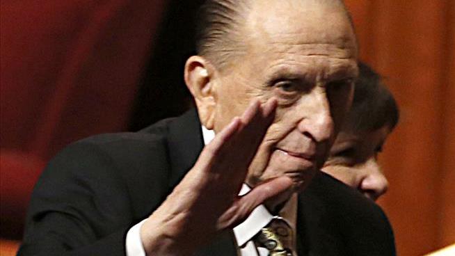 President of Mormon Church Dies