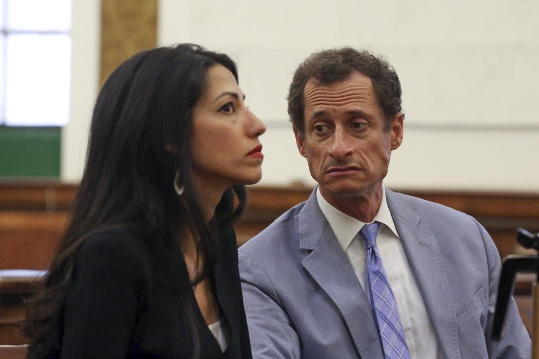 Huma Abedin Anthony Weiner To Settle Divorce Out Of Court