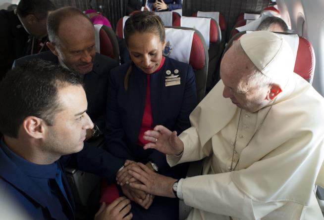 Pope Marries Couple on Papal Plane in Chile