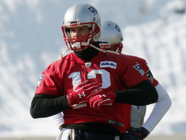 Tom Brady's Hand Injury Throws Bettors for a Loop