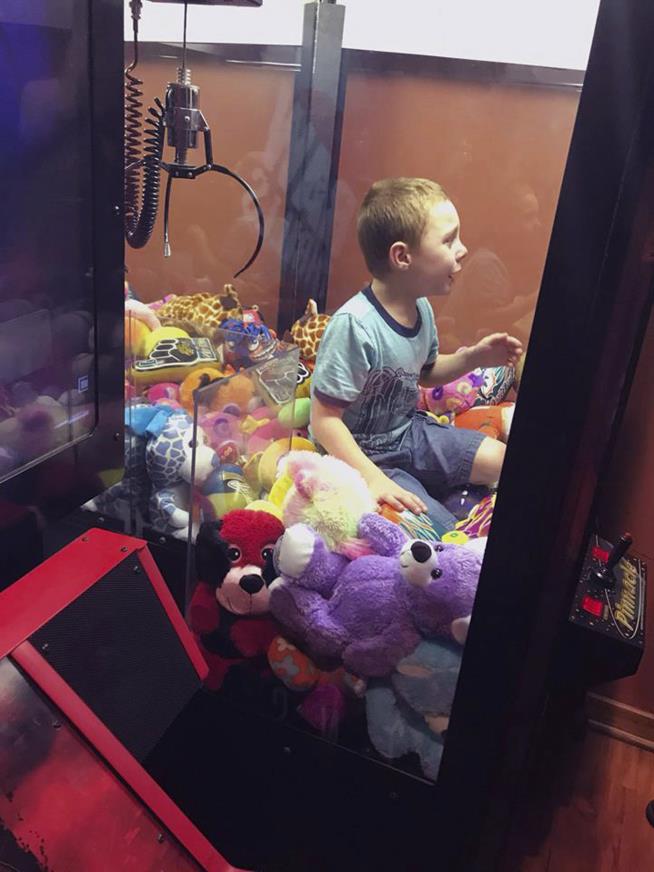 Florida Boy Gets Trapped Inside Claw Machine