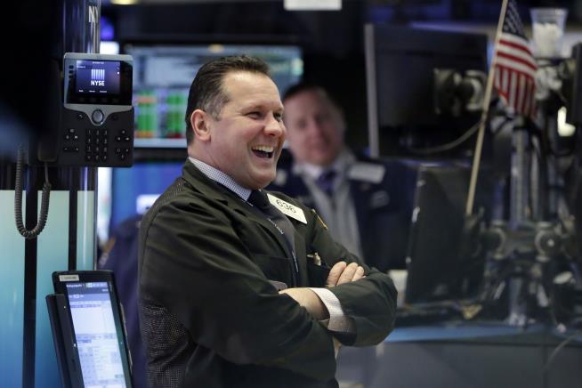 Dow Posts Gains for Third Straight Session