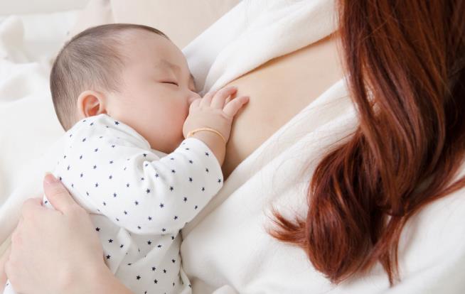 In 1st Documented Case, Trans Woman Breastfeeds
