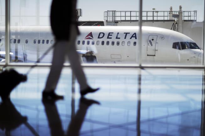 Free Apple on Delta Flight Costs Woman $500
