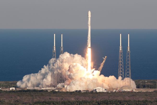 NASA Warns SpaceX Practice Could Put Lives at Risk