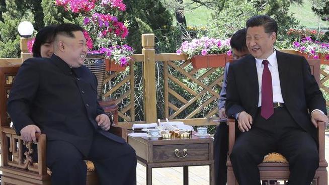 Xi Has Surprise Meeting With Kim, Then a Call With Trump