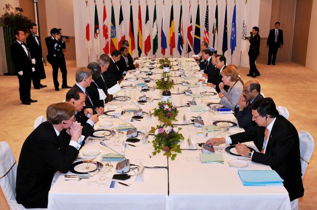 G8 Leaders Chew on Global Food Crisis Over Caviar