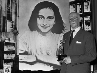 Historians: Anne Frank's Family Tried to Flee to United States