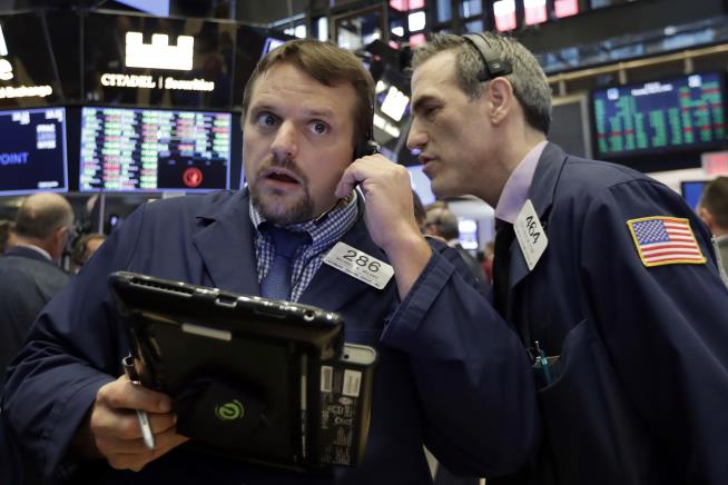 Dow Edges Up as Nasdaq, S&P 500 Close Lower