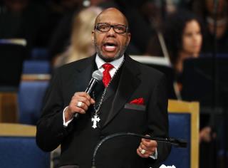 Aretha's Family: Pastor's Eulogy Was 'Very Distasteful'