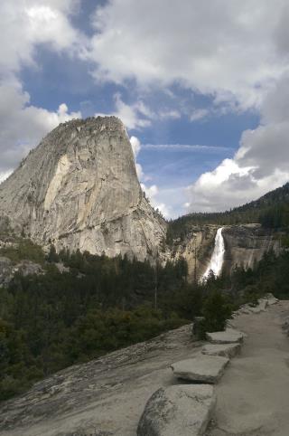Teen Falls Off Yosemite Cliff Attempting a Selfie