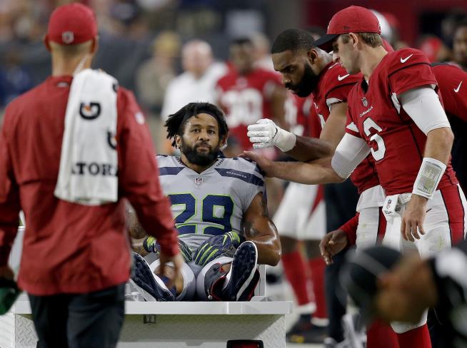 Injured Seahawks Player Flips Off His Own Team