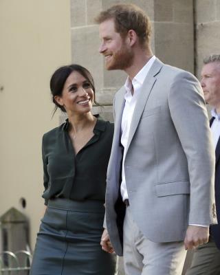 Meghan, Harry Expecting First Baby