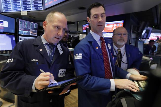 Stocks Close Lower as Oil Slump Continues