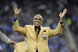 NFL Hall of Famer Sues Pizza Joint for Racial Discrimination