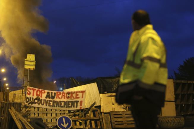 Paris Locked Down Amid Riot Fears