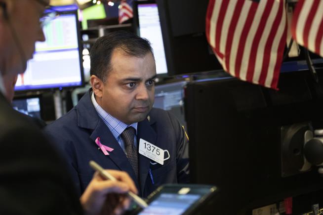 US Stocks End Bumpy Day Slightly Higher