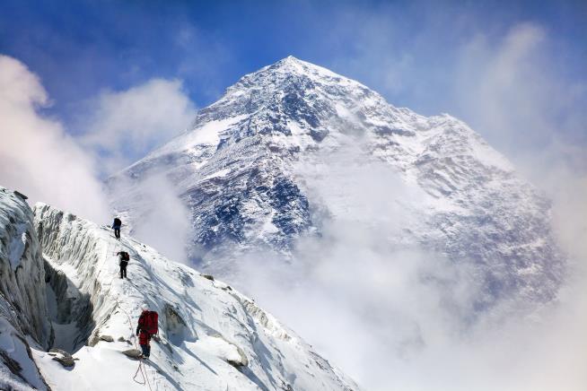 Widows of Sherpas Who Died on Everest Will Climb to 'Close the Pain'
